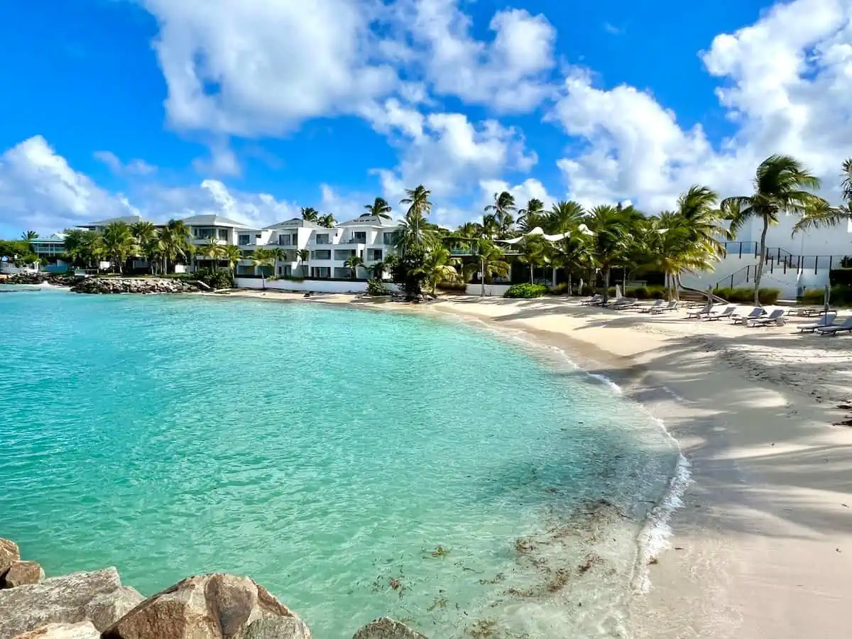 Pretty nice beach at Hodges Bay Resor on a sunny day.